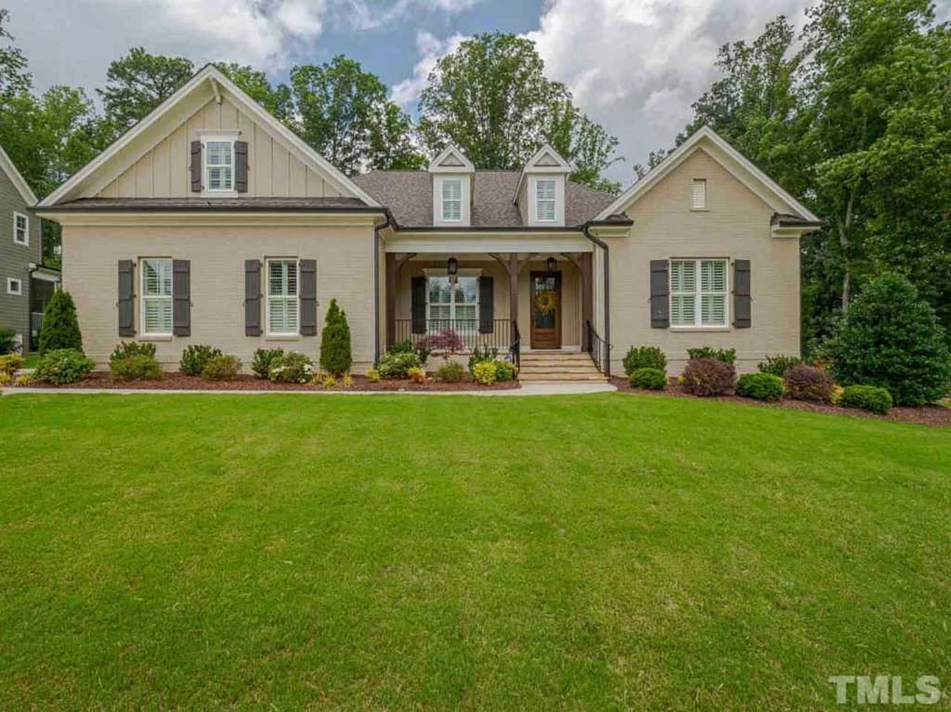 Beautiful house Floor Plans with CAD & Modern Designs