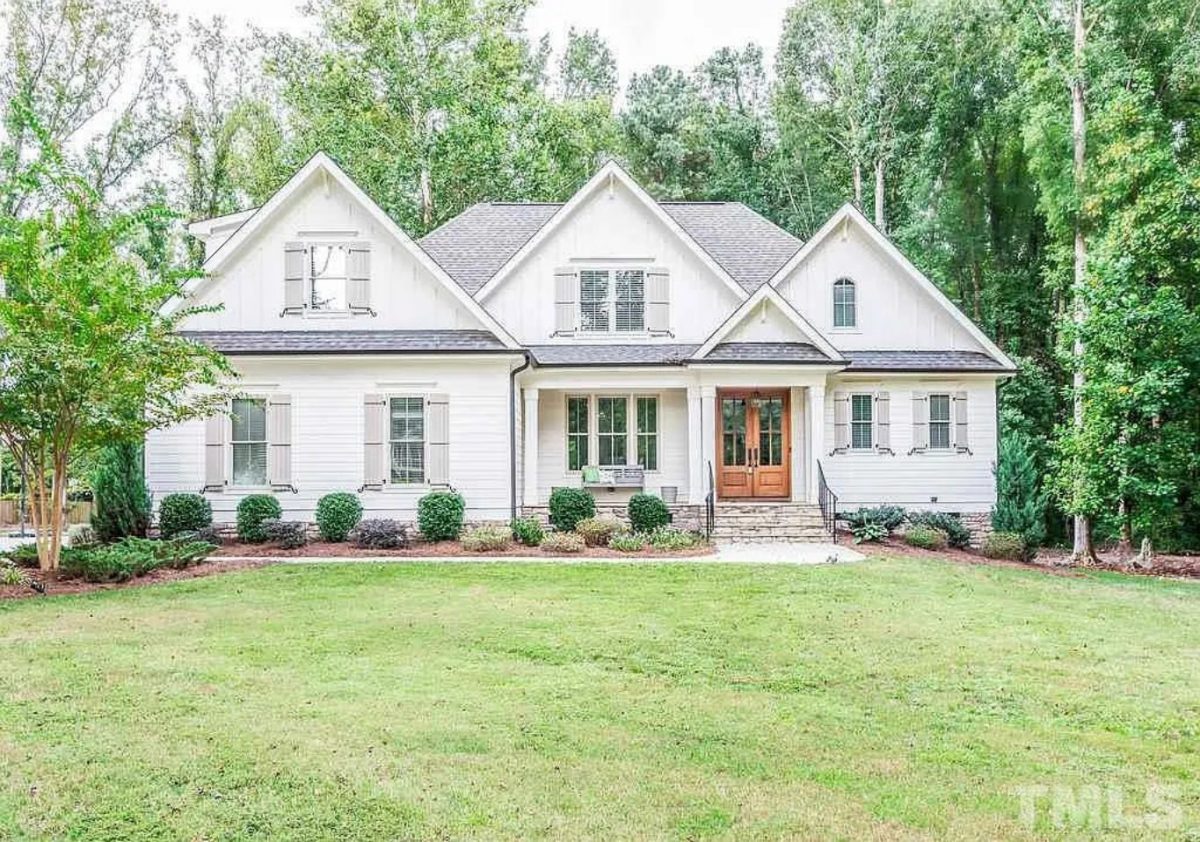 Spacious 4-Bedroom house Plan with Stunning Architectural Designs