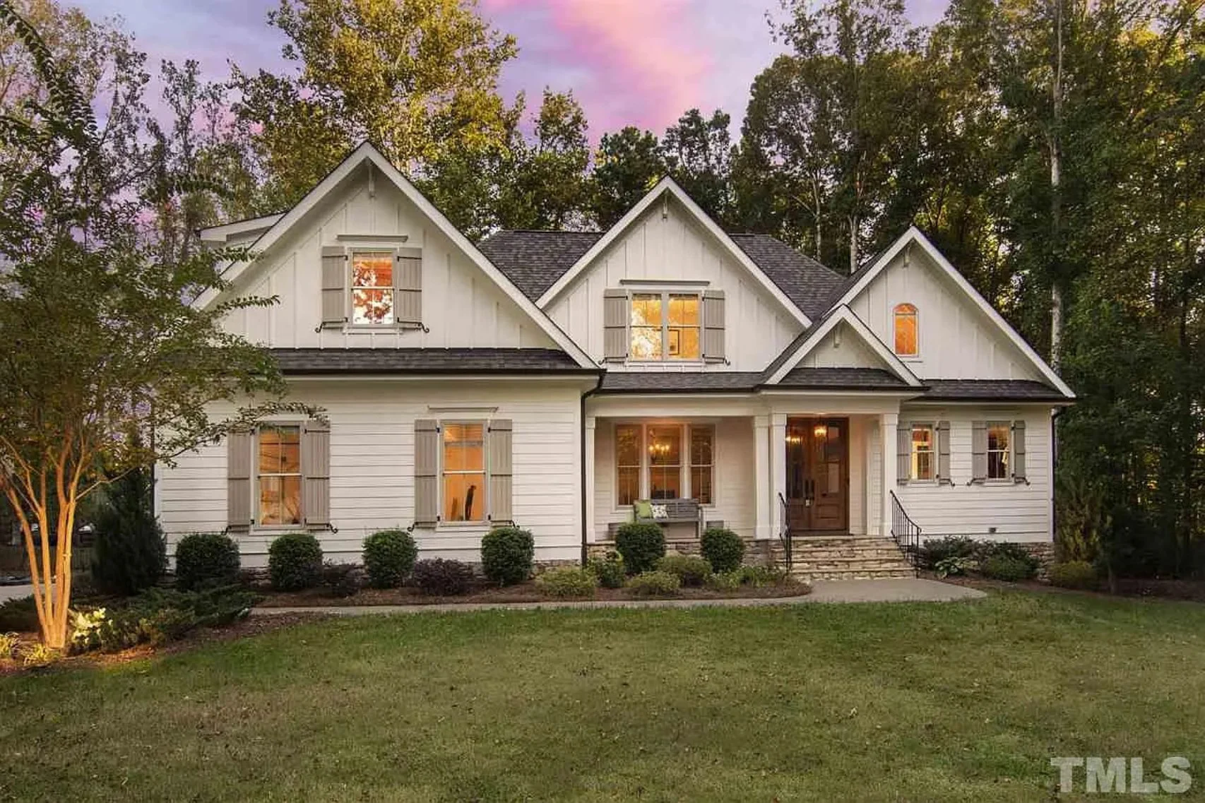 15-1329 HOUSE PLAN - Spacious 4-Bedroom House Plan with Stunning Architectural Designs 2 Spacious 4-Bedroom house Plan with Stunning Architectural Designs