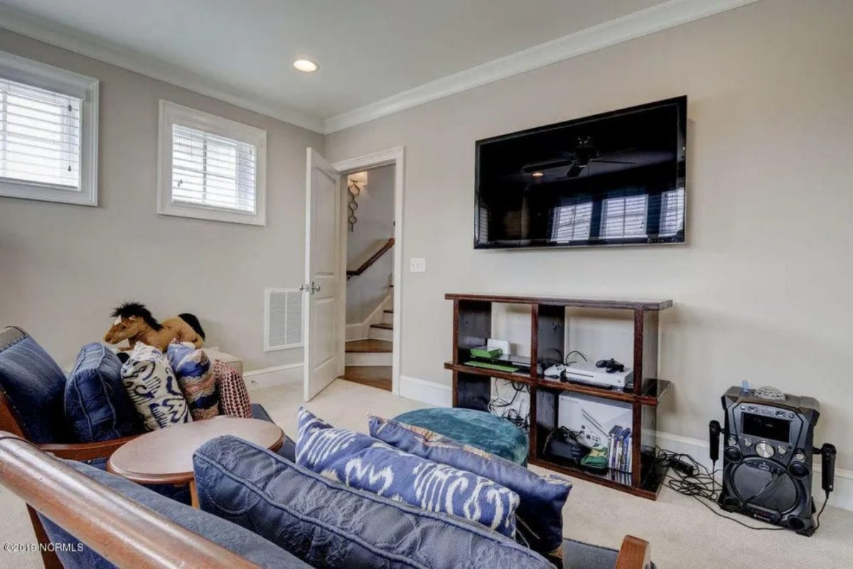 Craftsman Floor Plan with 4 Beds, Open Design & Great Features