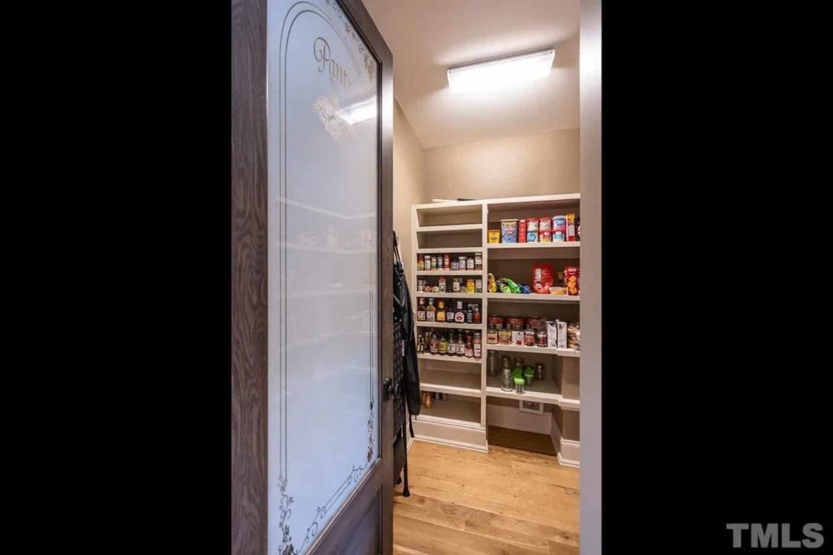 Custom house Blueprint with 4 Beds, 4.5 Baths, Open Floor Plan Designs