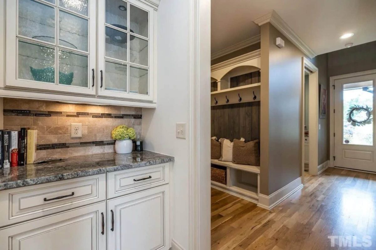 Custom house Blueprint with 4 Beds, 4.5 Baths, Open Floor Plan Designs