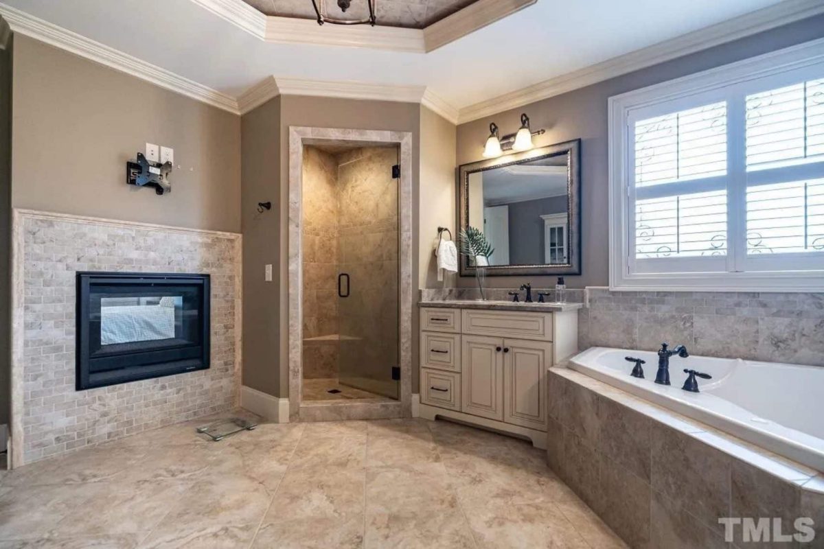 Custom house Blueprint with 4 Beds, 4.5 Baths, Open Floor Plan Designs