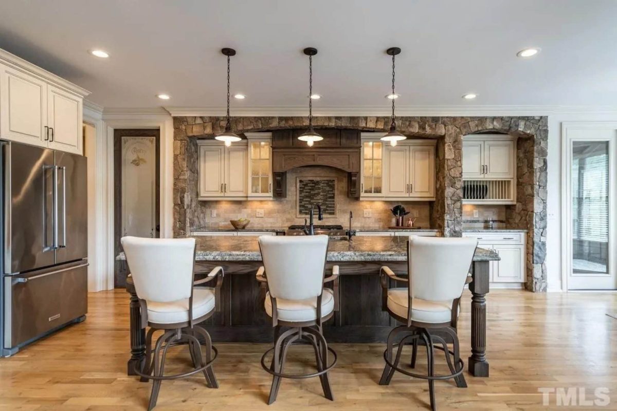 Custom house Blueprint with 4 Beds, 4.5 Baths, Open Floor Plan Designs