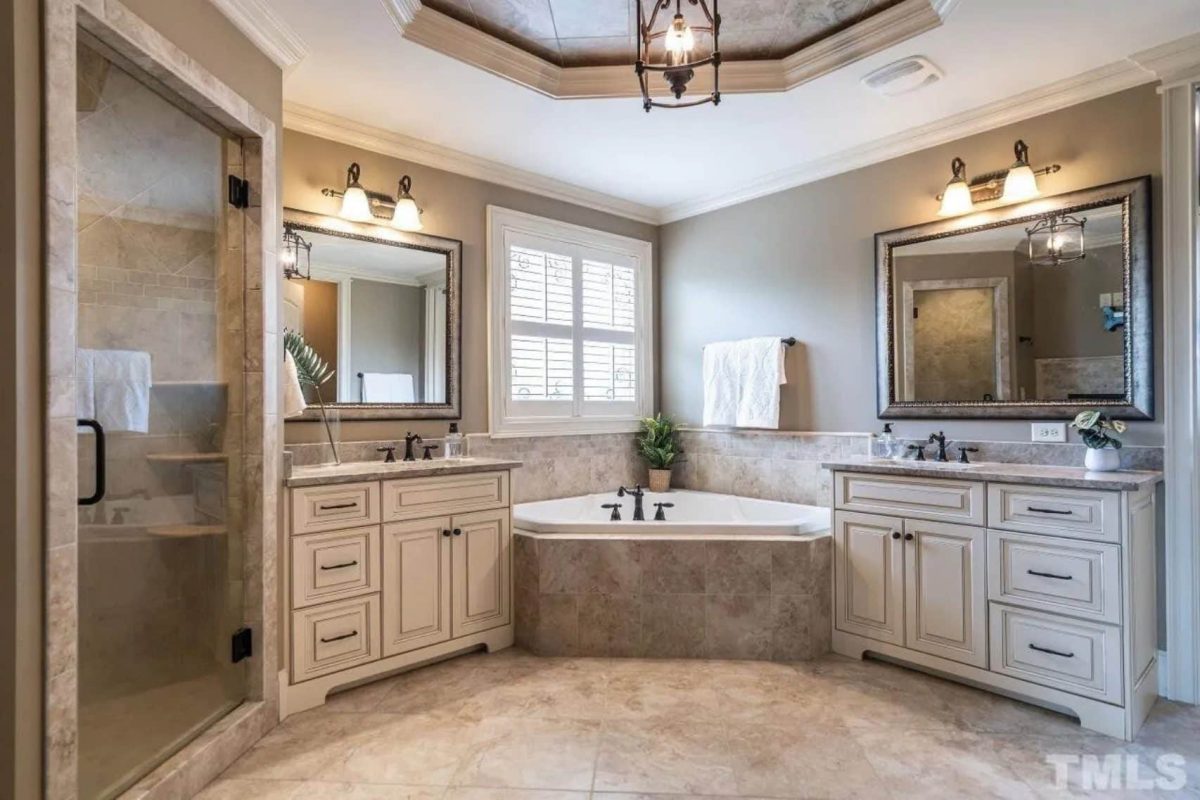 Custom house Blueprint with 4 Beds, 4.5 Baths, Open Floor Plan Designs