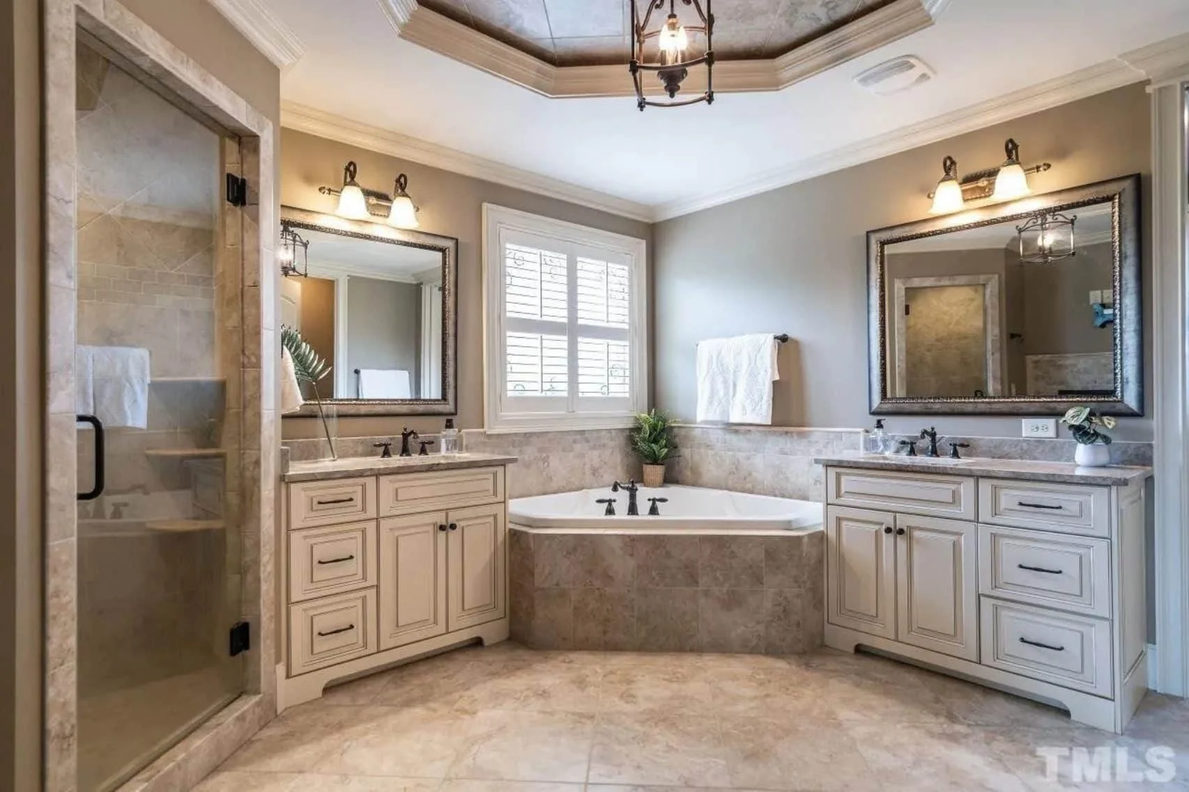 Custom house Blueprint with 4 Beds, 4.5 Baths, Open Floor Plan Designs