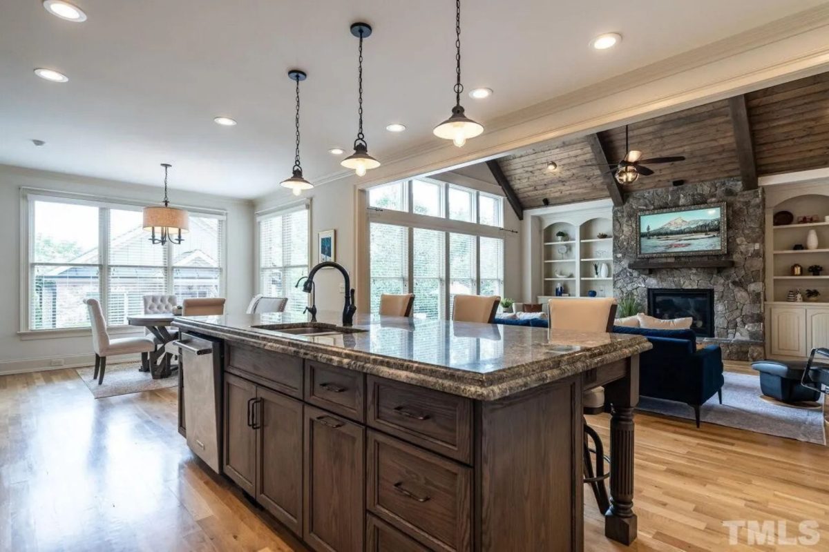 Custom house Blueprint with 4 Beds, 4.5 Baths, Open Floor Plan Designs