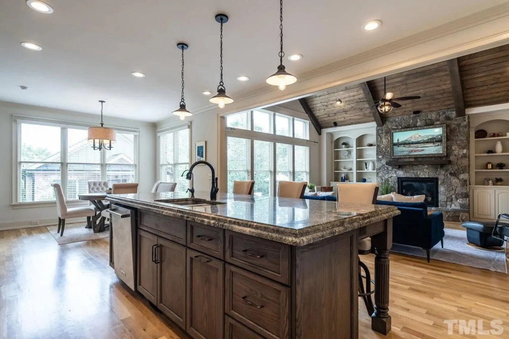 Custom house Blueprint with 4 Beds, 4.5 Baths, Open Floor Plan Designs