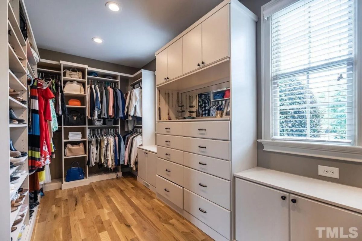 Custom house Blueprint with 4 Beds, 4.5 Baths, Open Floor Plan Designs