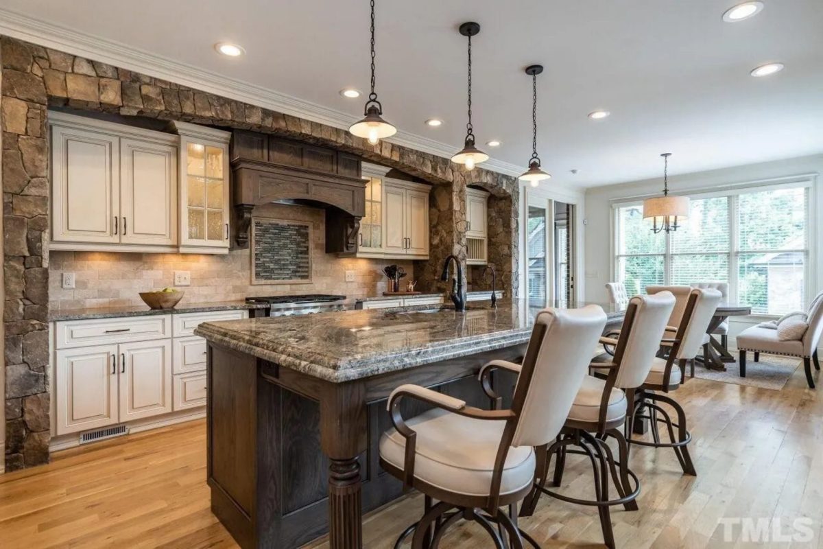 Custom house Blueprint with 4 Beds, 4.5 Baths, Open Floor Plan Designs