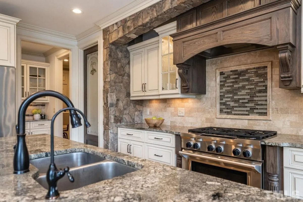 Custom house Blueprint with 4 Beds, 4.5 Baths, Open Floor Plan Designs