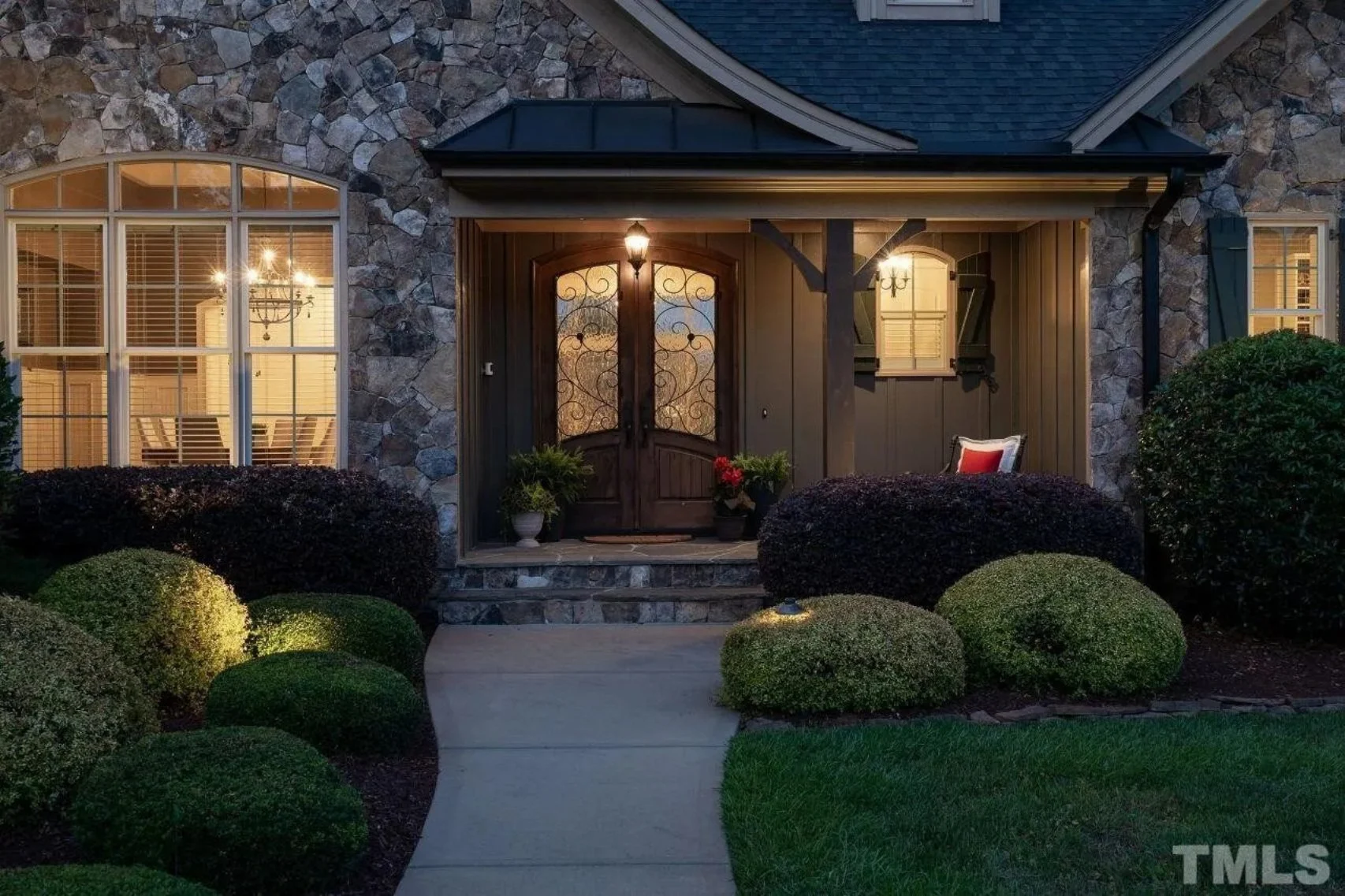 Custom house Blueprint with 4 Beds, 4.5 Baths, Open Floor Plan Designs