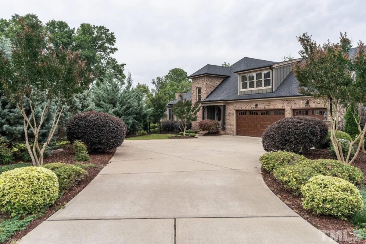 Custom house Blueprint with 4 Beds, 4.5 Baths, Open Floor Plan Designs