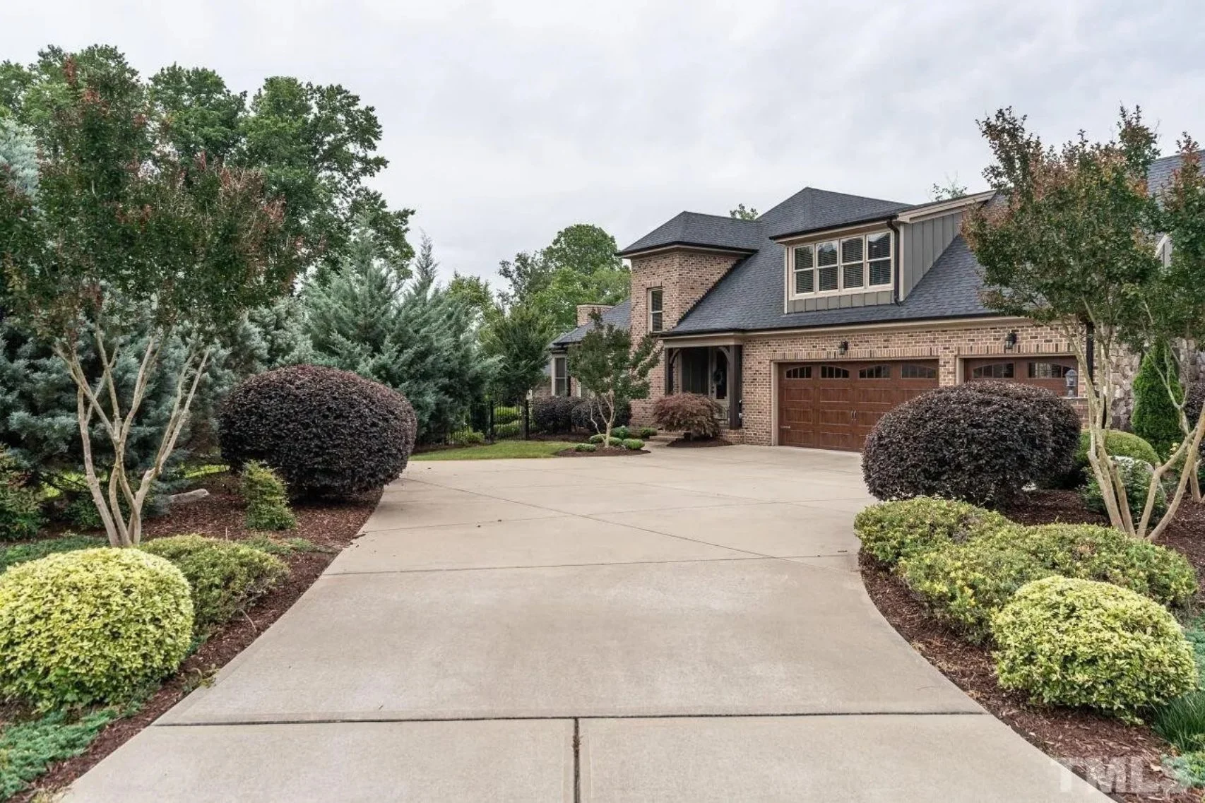 Custom house Blueprint with 4 Beds, 4.5 Baths, Open Floor Plan Designs