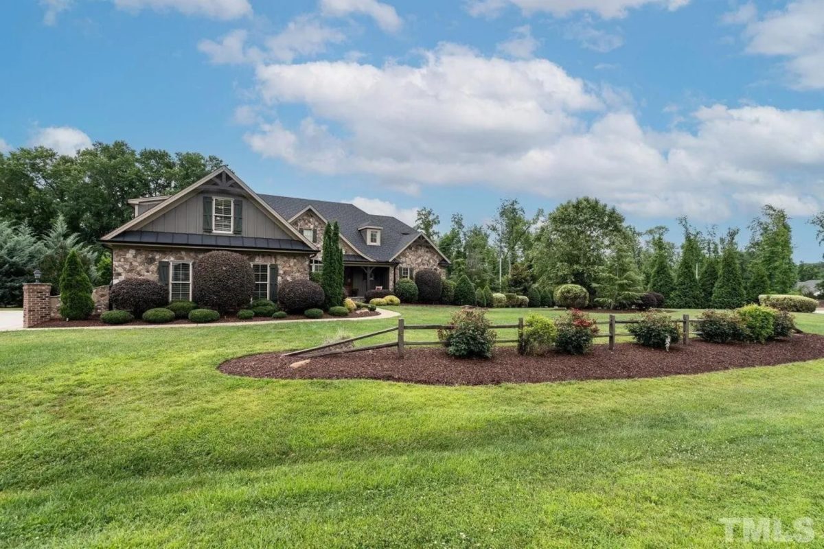 Custom house Blueprint with 4 Beds, 4.5 Baths, Open Floor Plan Designs