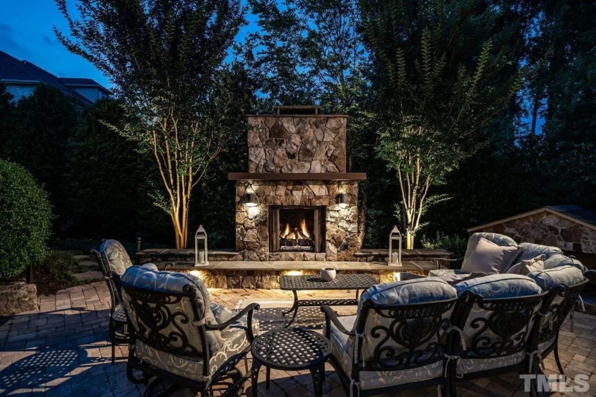 Custom house Blueprint with 4 Beds, 4.5 Baths, Open Floor Plan Designs