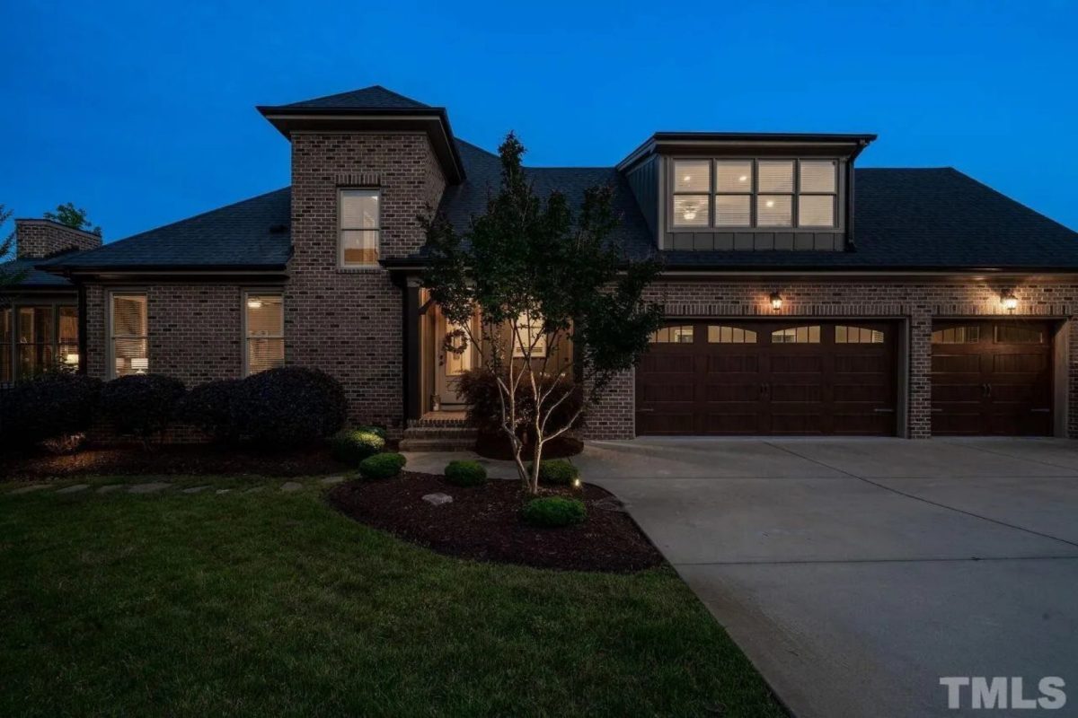 Custom house Blueprint with 4 Beds, 4.5 Baths, Open Floor Plan Designs