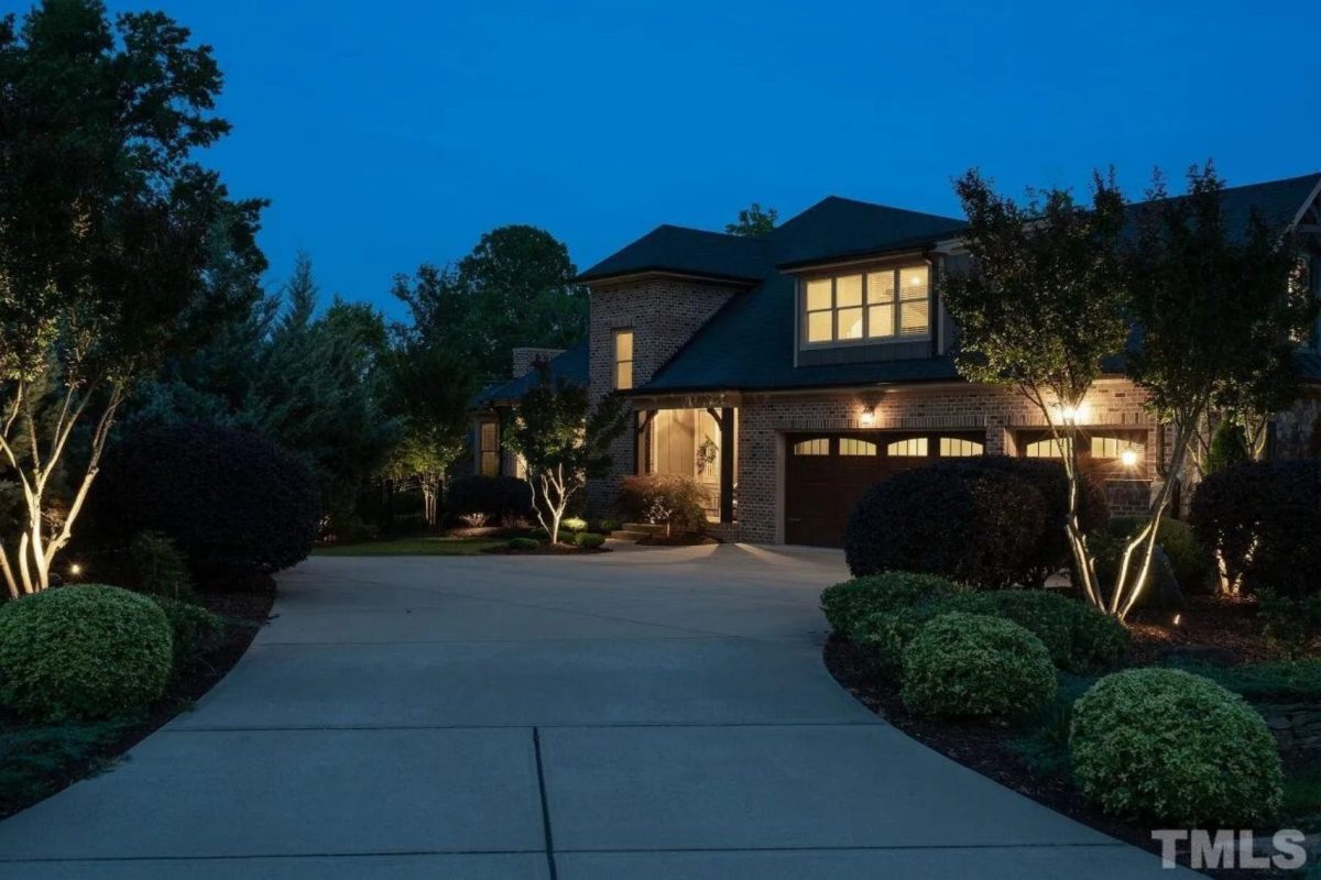 Custom house Blueprint with 4 Beds, 4.5 Baths, Open Floor Plan Designs