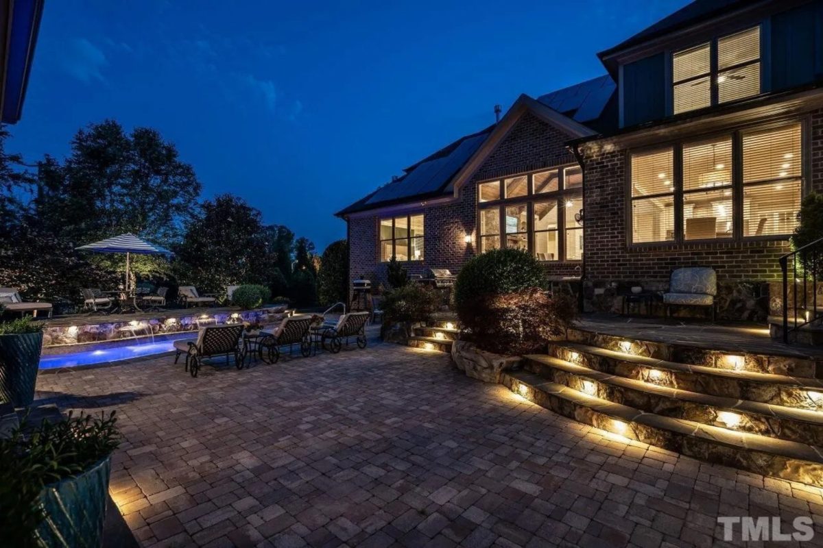 Custom house Blueprint with 4 Beds, 4.5 Baths, Open Floor Plan Designs