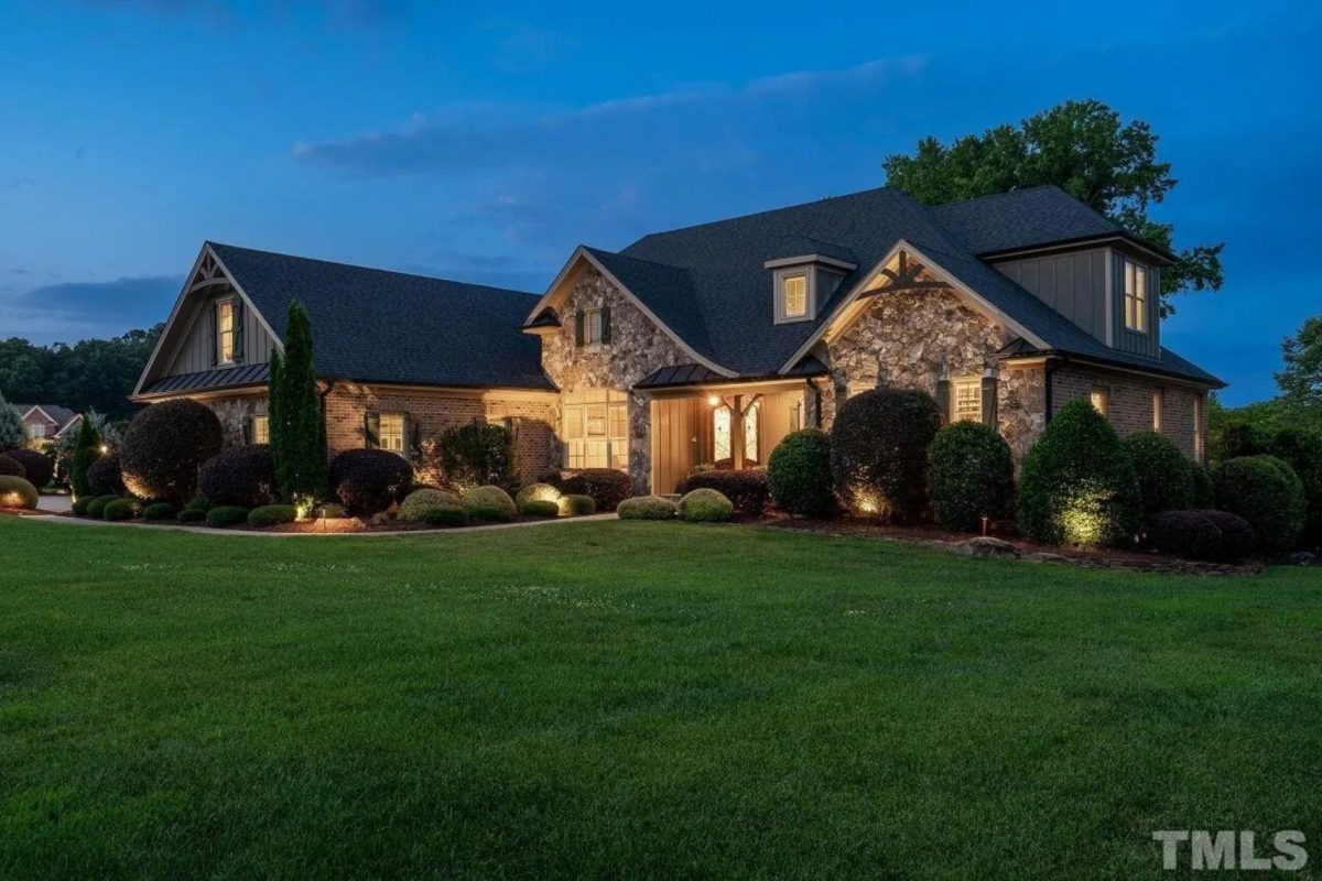 Custom house Blueprint with 4 Beds, 4.5 Baths, Open Floor Plan Designs