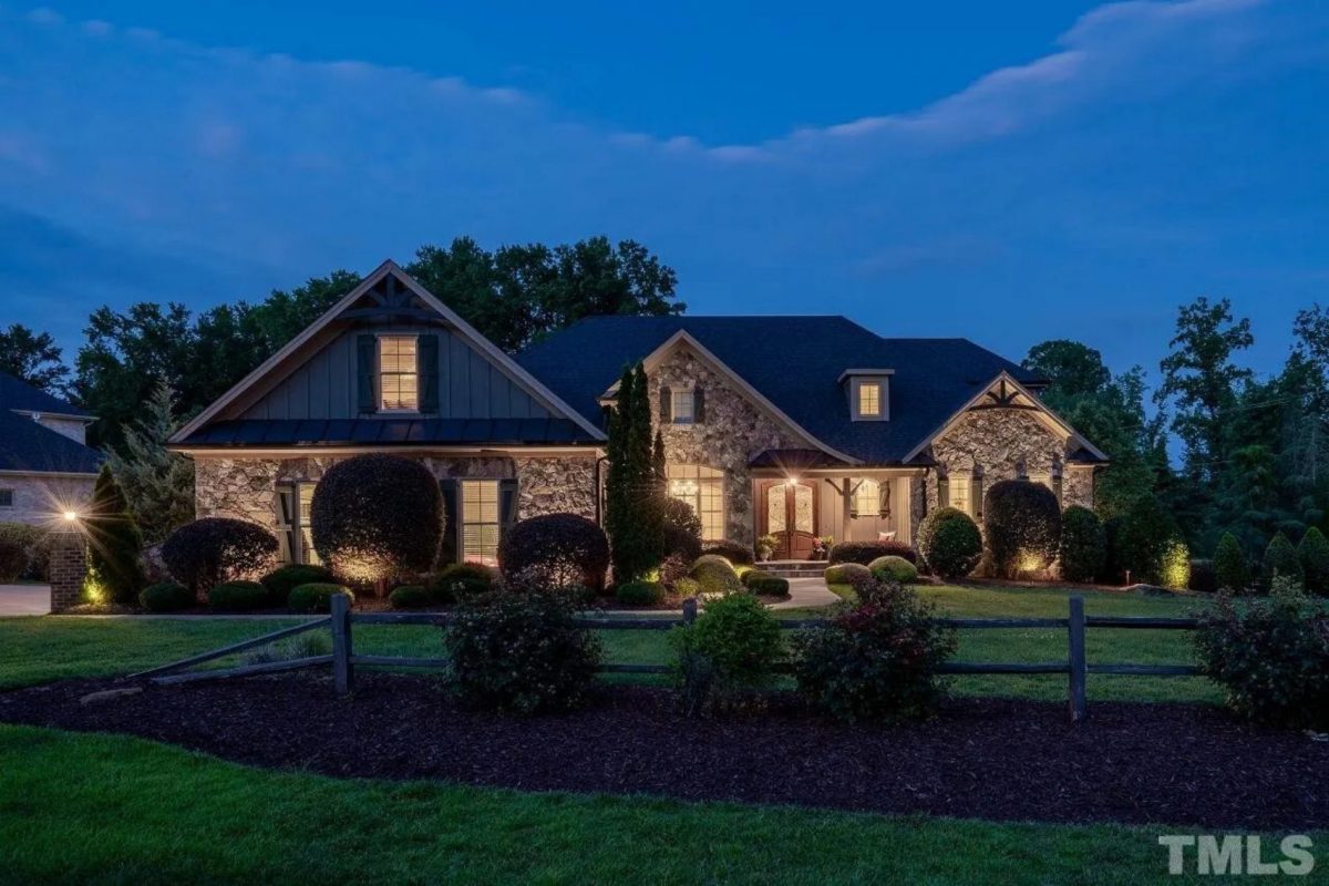 Custom house Blueprint with 4 Beds, 4.5 Baths, Open Floor Plan Designs