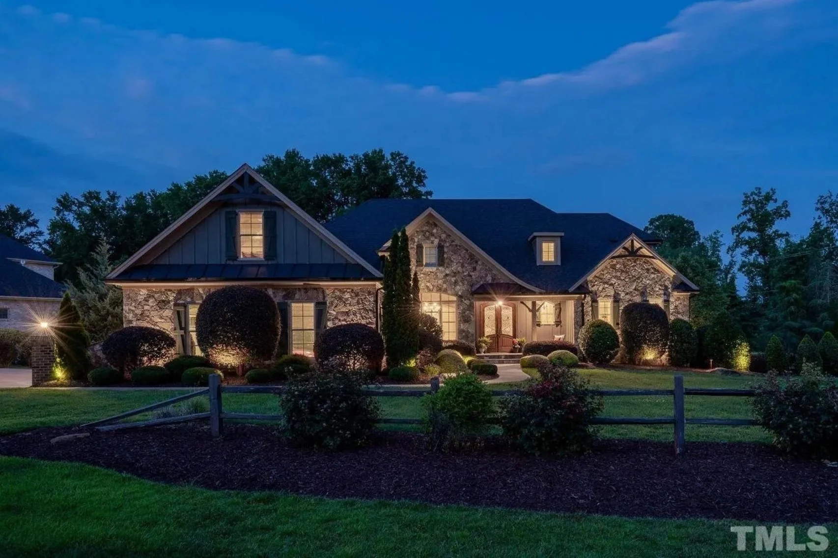 Custom house Blueprint with 4 Beds, 4.5 Baths, Open Floor Plan Designs