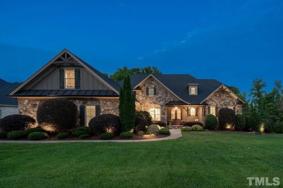 Custom house Blueprint with 4 Beds, 4.5 Baths, Open Floor Plan Designs