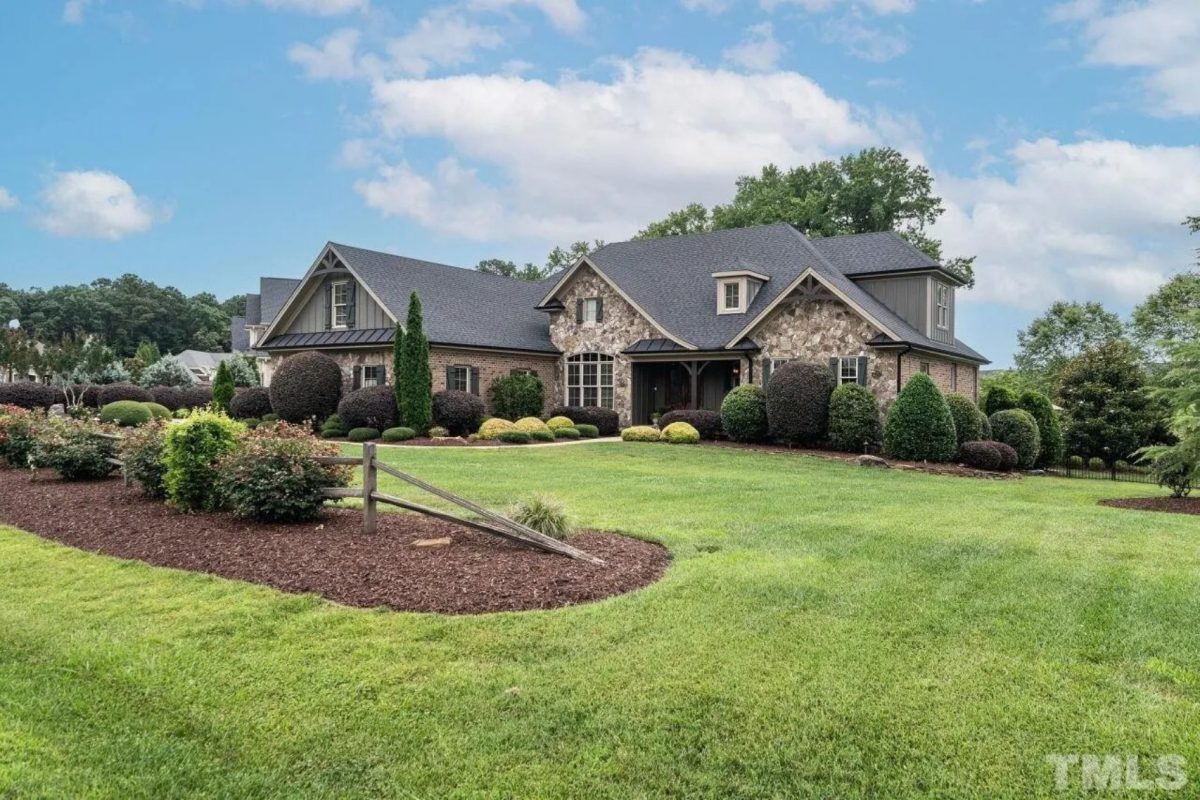 Custom house Blueprint with 4 Beds, 4.5 Baths, Open Floor Plan Designs