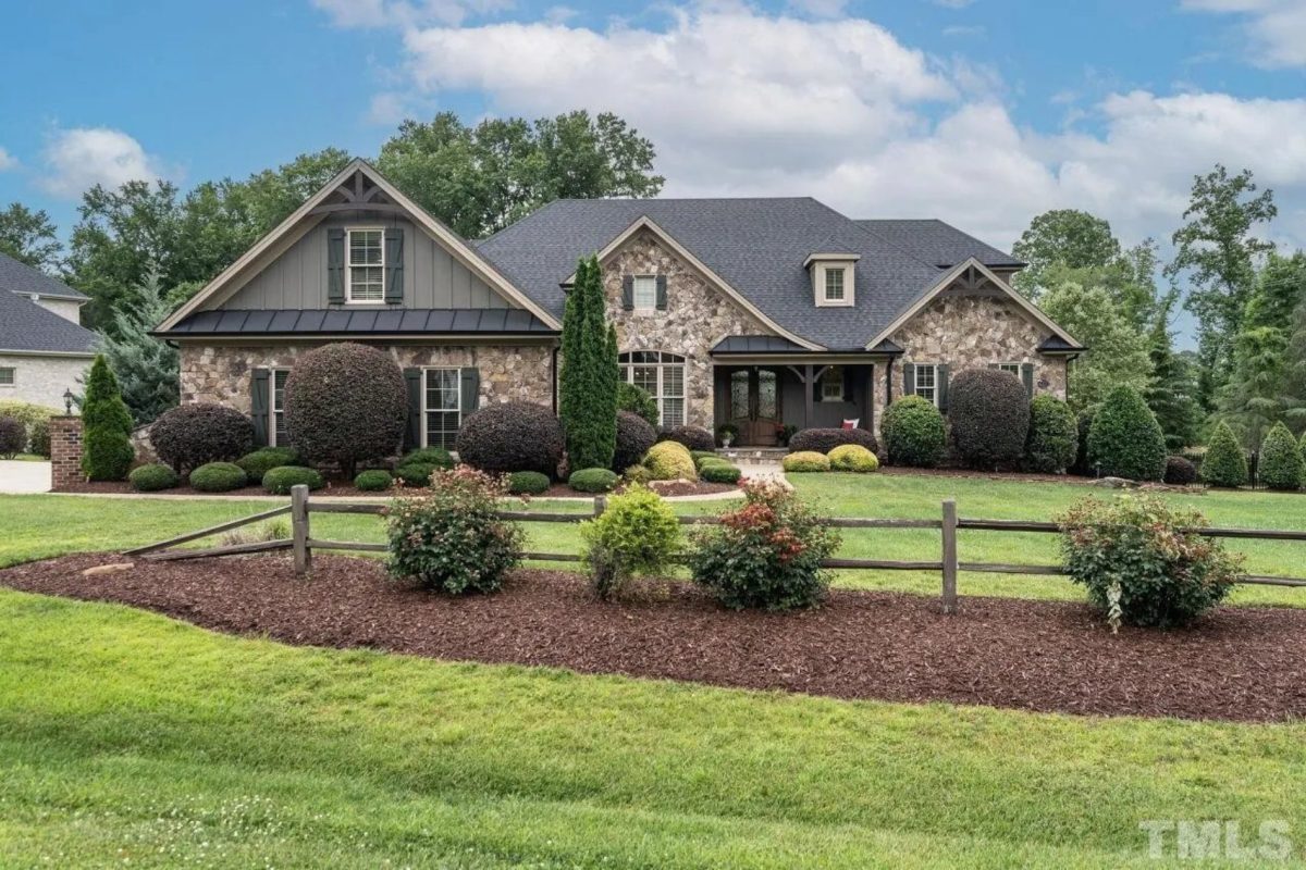 Custom house Blueprint with 4 Beds, 4.5 Baths, Open Floor Plan Designs