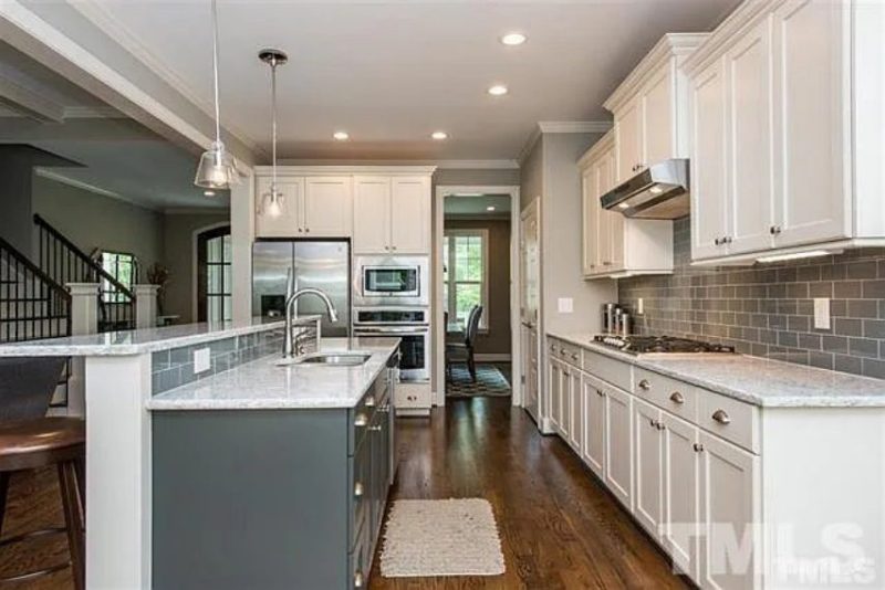 Beautiful CAD house Design with 5 Bedrooms and 2.5 Stories