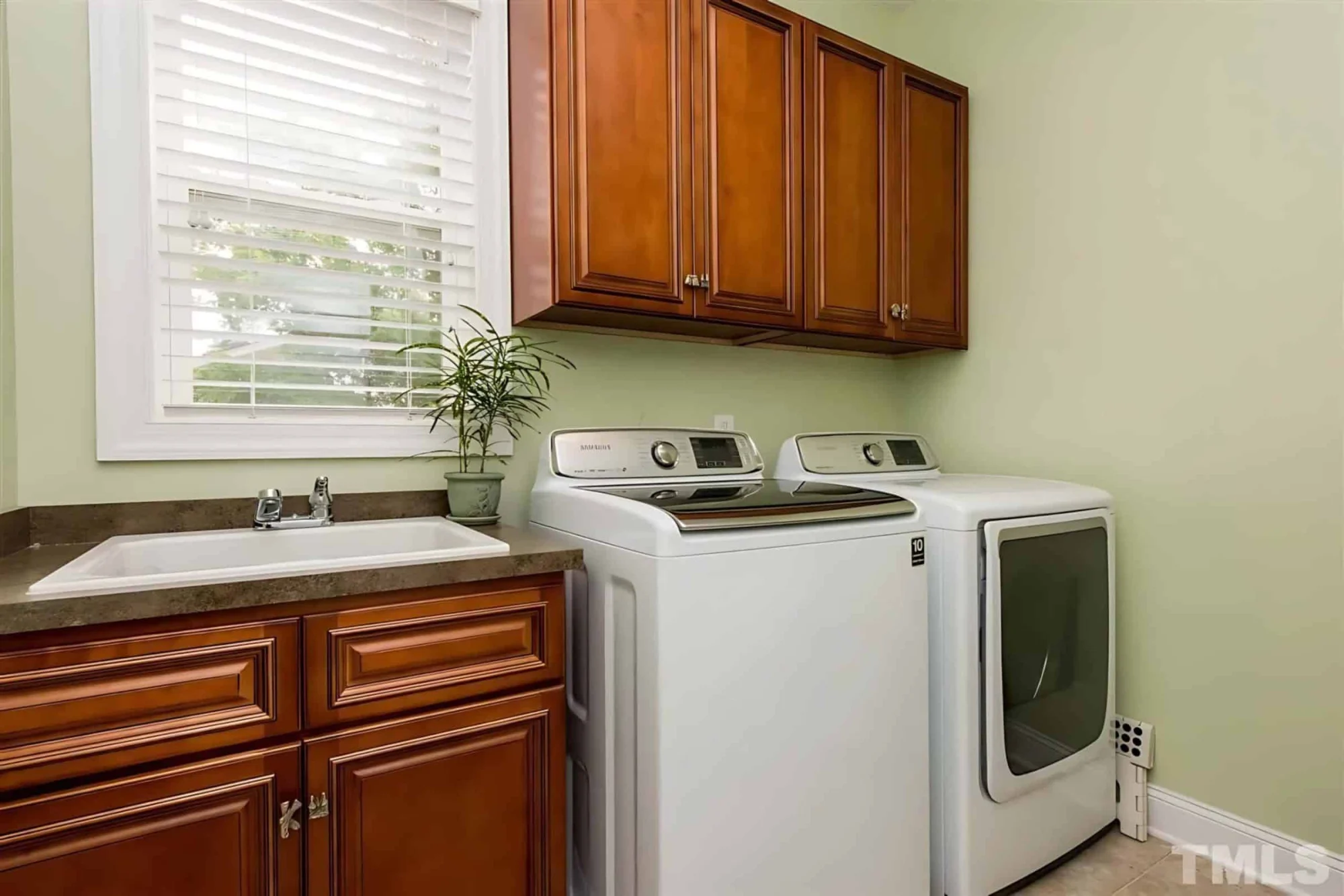 Elegant 4-Bedroom house Plan with Floor Plan, Blueprint, and CAD Designs