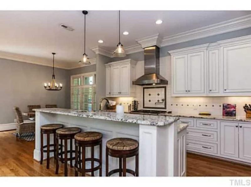 Traditional Craftsman house Plan with 4 Beds, 3 Garage Bays, and Vaulted Ceilings