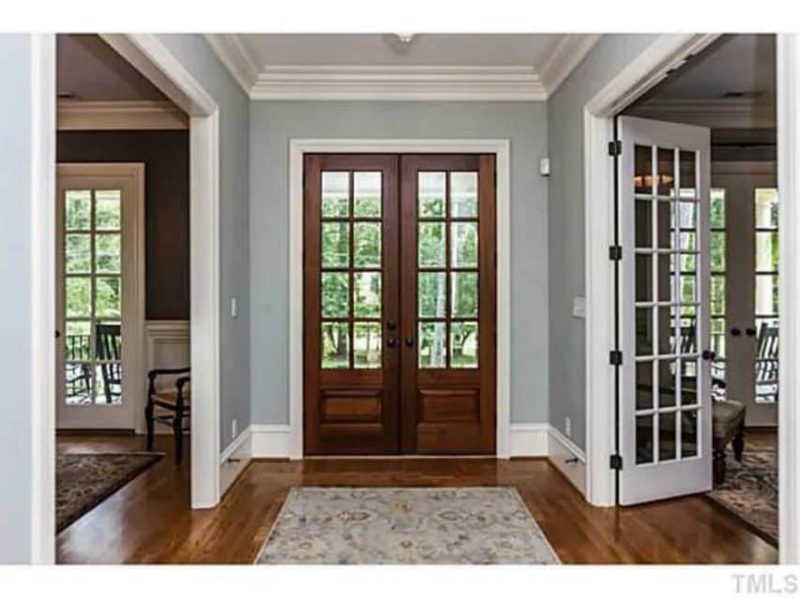 Traditional Craftsman house Plan with 4 Beds, 3 Garage Bays, and Vaulted Ceilings