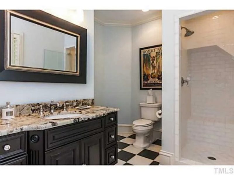 Traditional Craftsman house Plan with 4 Beds, 3 Garage Bays, and Vaulted Ceilings