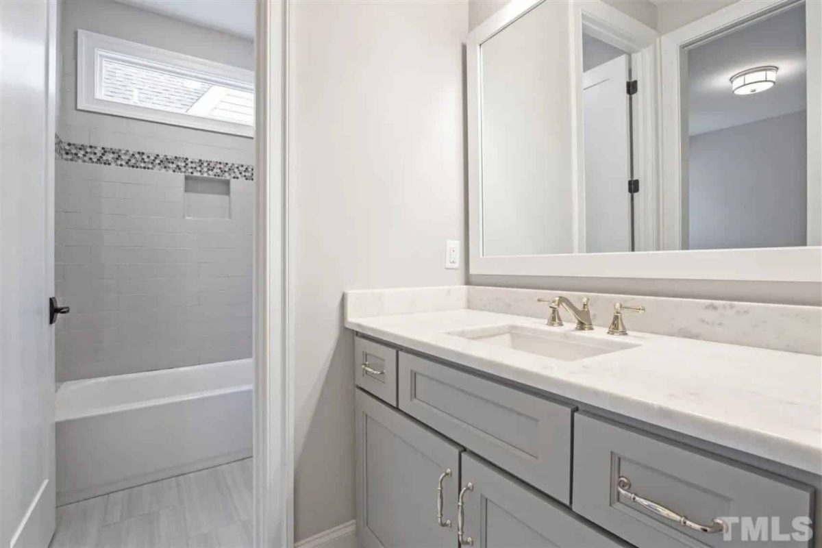 Modern Craftsman house Plan with Open Floor Designs and CAD