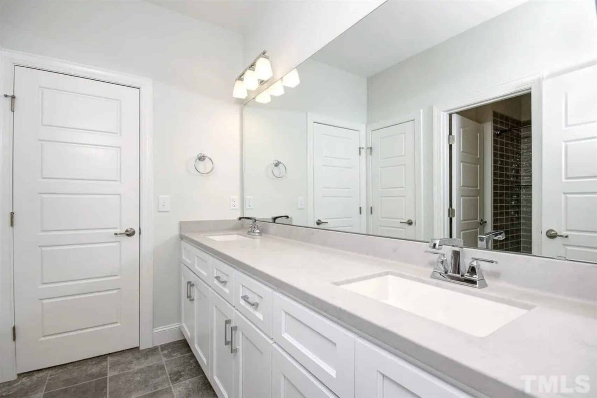 Spacious 5-Bedroom house Plan with Detailed CAD Designs