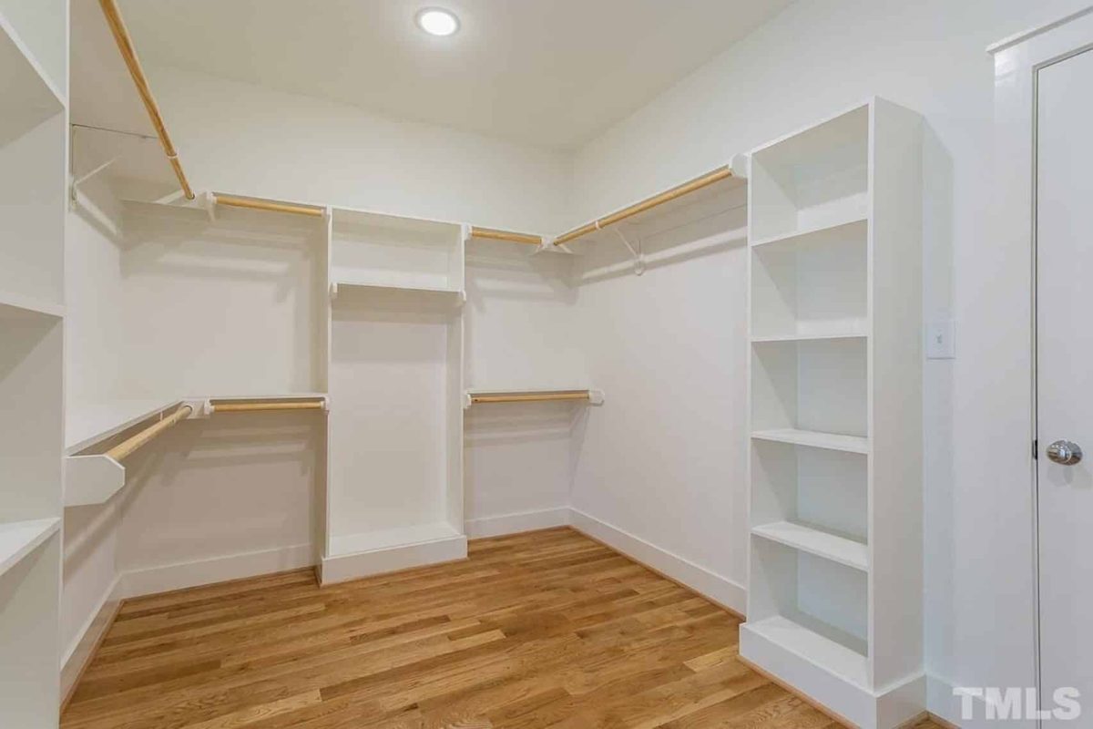 Modern house Blueprint: Spacious Floor Plan & Architectural Designs