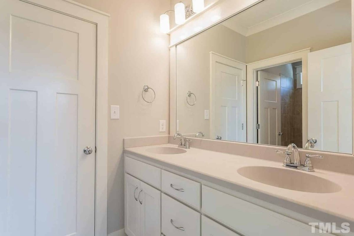 Modern house Blueprint: Spacious Floor Plan & Architectural Designs