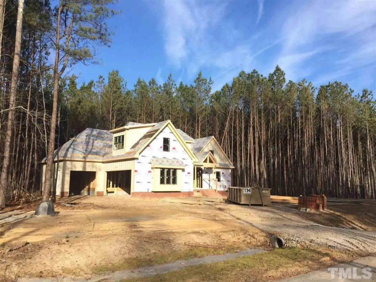 Elegant house floor plan featuring 4 bedrooms and modern designs