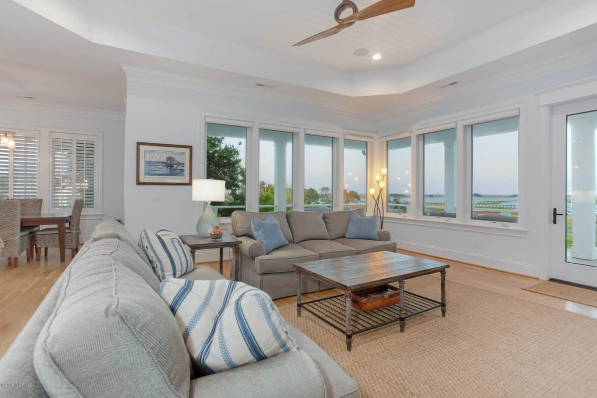 Beach house Floor Plan with CAD Designs & Open Layout Features