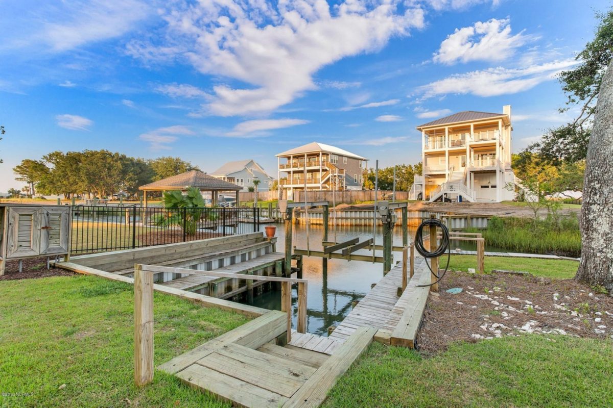 Beach house Floor Plan with CAD Designs & Open Layout Features