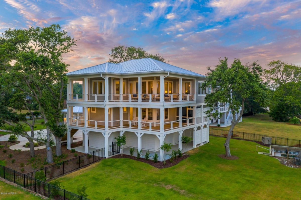 Beach house Floor Plan with CAD Designs & Open Layout Features