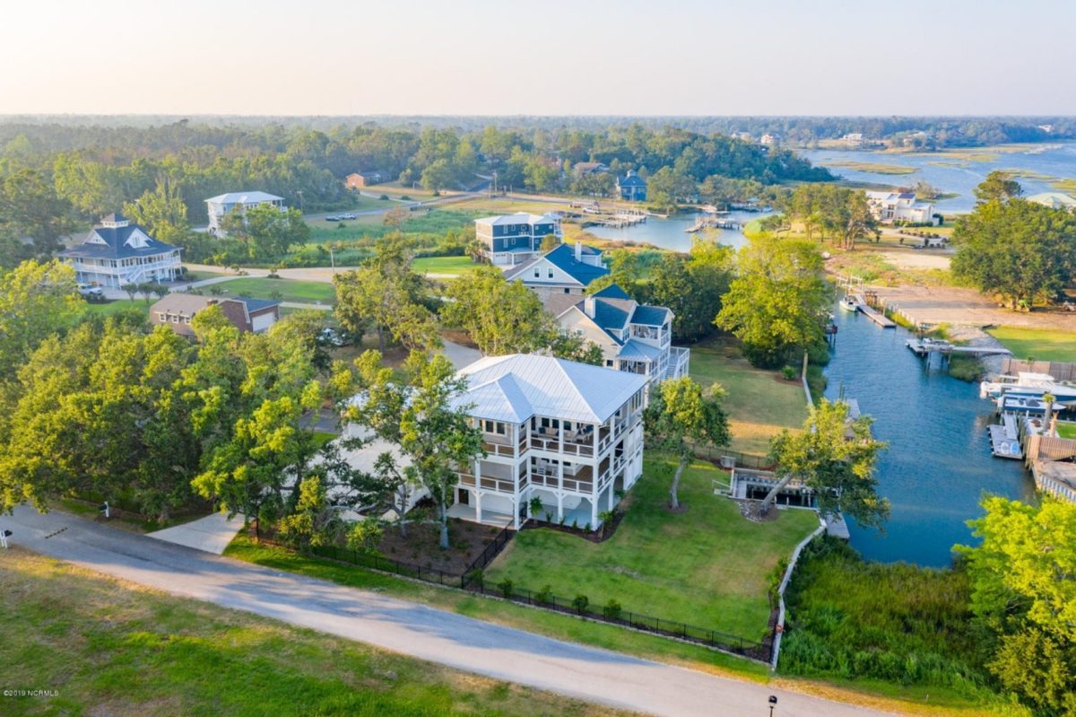 Beach house Floor Plan with CAD Designs & Open Layout Features