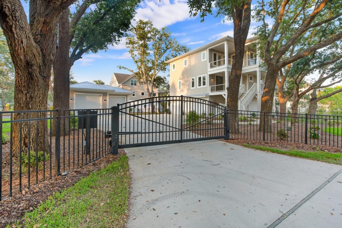 Beach house Floor Plan with CAD Designs & Open Layout Features