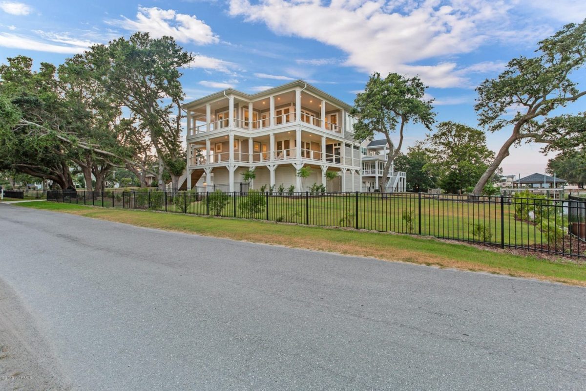 Beach house Floor Plan with CAD Designs & Open Layout Features