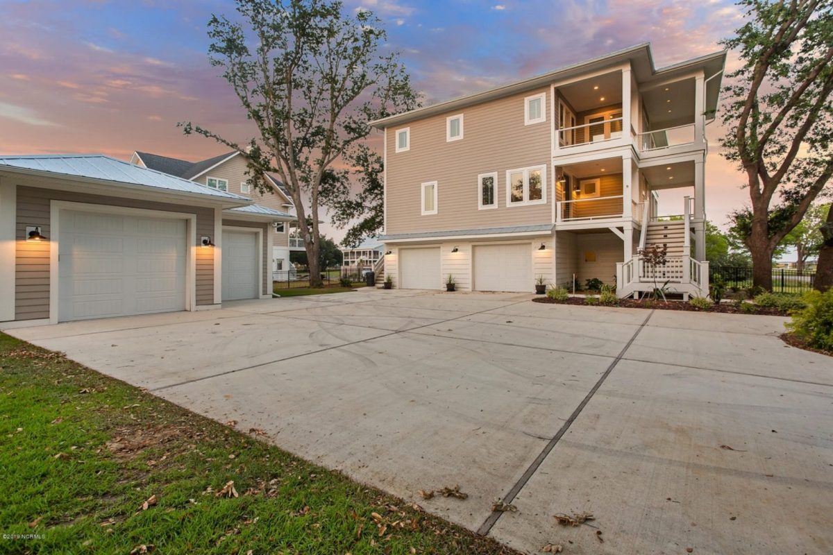 Beach house Floor Plan with CAD Designs & Open Layout Features