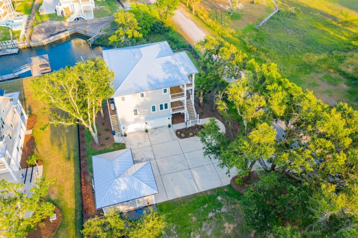 Beach house Floor Plan with CAD Designs & Open Layout Features