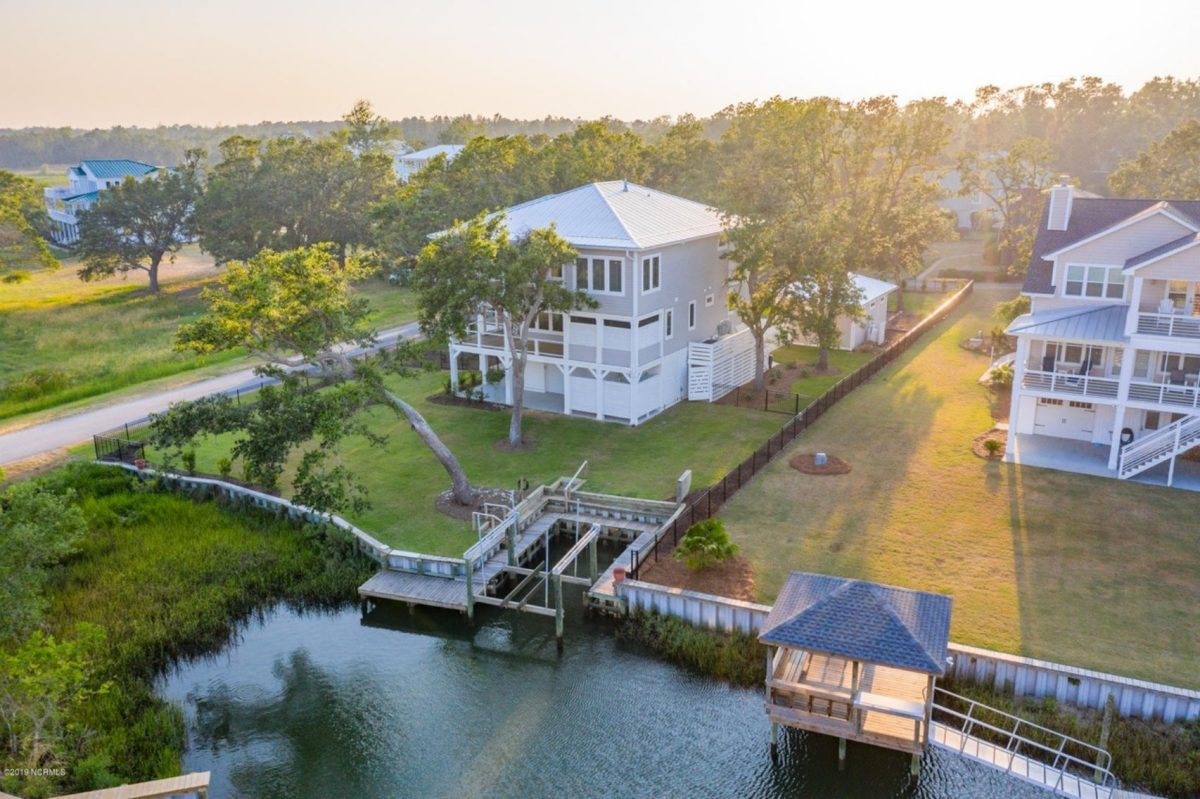 Beach house Floor Plan with CAD Designs & Open Layout Features