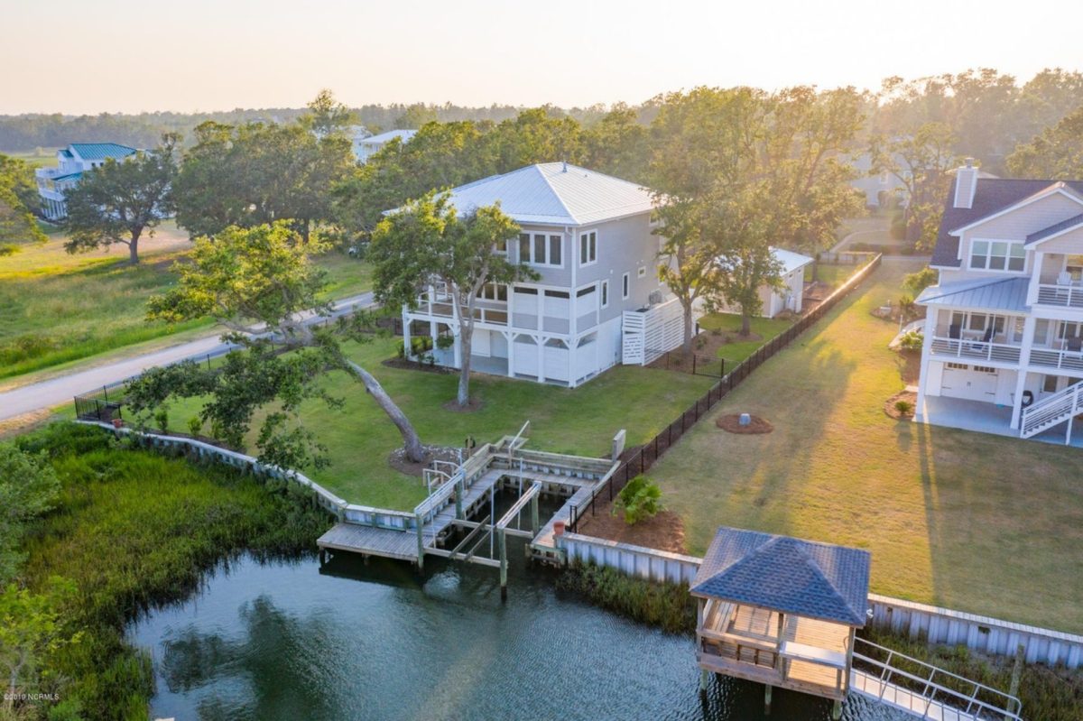 Beach house Floor Plan with CAD Designs & Open Layout Features