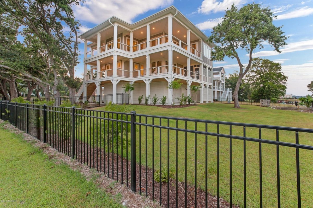 Beach house Floor Plan with CAD Designs & Open Layout Features